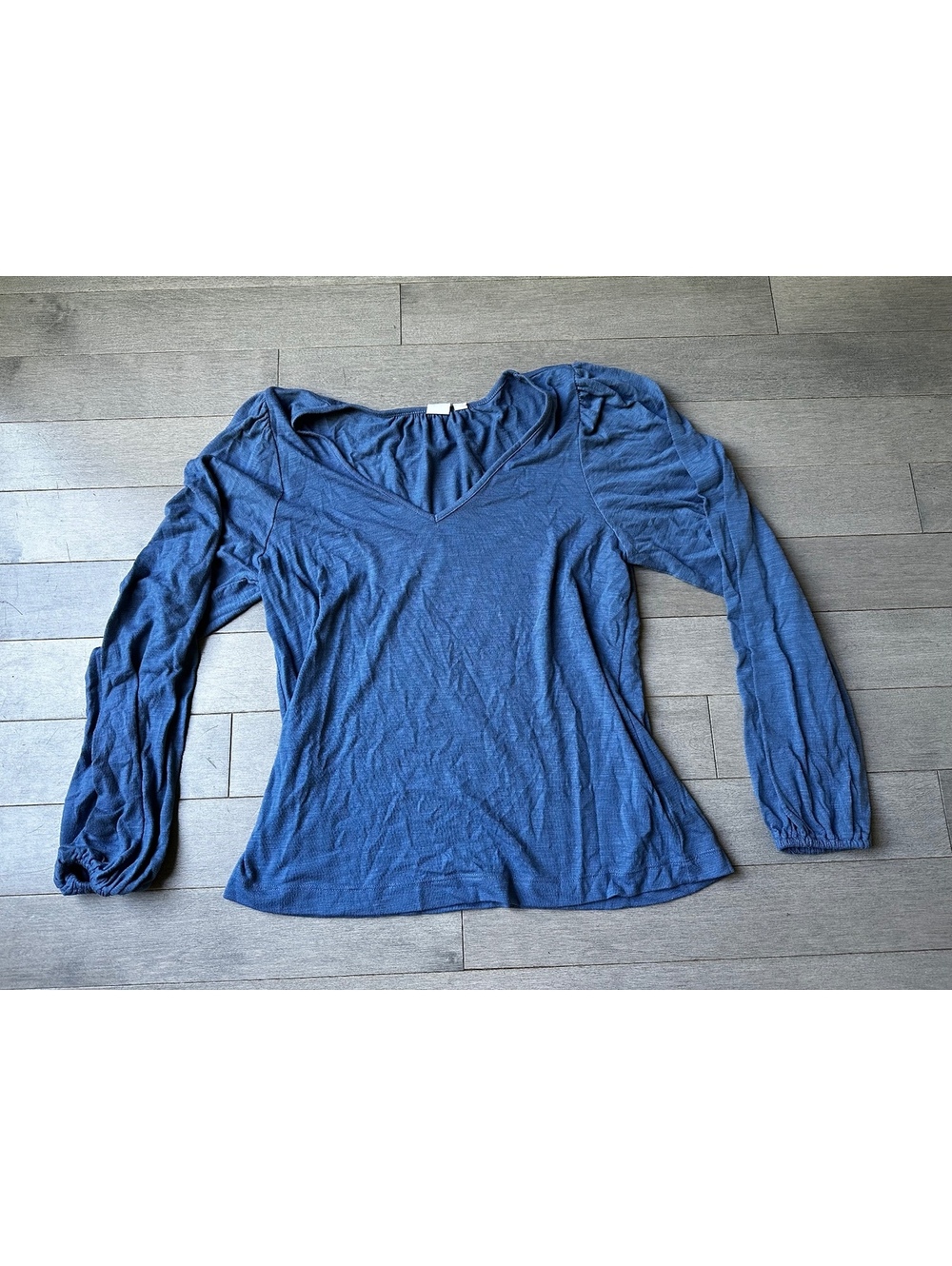 GAP Women's Blue Long Sleeve V-Neck Casual Lightweight Shirt Size Small